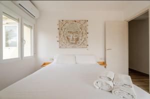 A bed or beds in a room at Apartamento Alma de Mar, increíble vistas!!