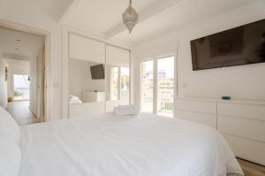 A bed or beds in a room at Apartamento Alma de Mar, increíble vistas!!