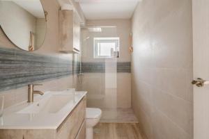A bathroom at Apartamento Alma de Mar, increíble vistas!!