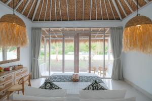 a bedroom with a bed and a table and chairs at Bunbulan sunshine in Kubupenlokan