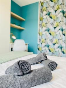 Ένα ή περισσότερα κρεβάτια σε δωμάτιο στο Cosy & Spacieux 3 chambres - proche du centre et de la gare
