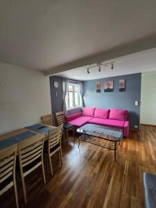 Χώρος καθιστικού στο A room in an apartment