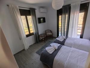 Postel nebo postele na pokoji v ubytování Villa Maximos