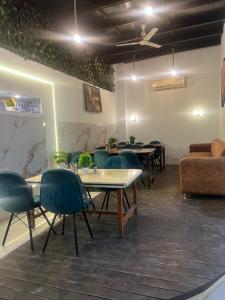 Posezení v ubytování Hotel Taksh inn, Near Karol Bagh, Metro Station