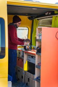 Kuchyň nebo kuchyňský kout v ubytování Happy Campers - Camper van rental + 28 fotografií