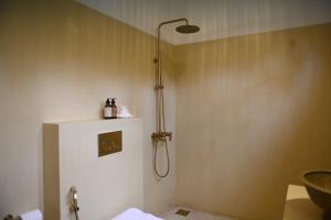 Koupelna v ubytování Mayava Villa + 37 fotografií
