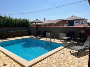 Piscina di Villa Lara 1 o nelle vicinanze