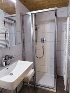 Vannituba majutusasutuses Gästehaus Midi