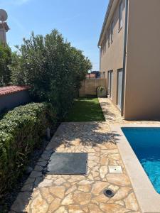 Piscina di Villa Lara 2 o nelle vicinanze