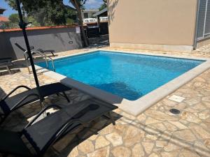 Piscina di Villa Lara 1 o nelle vicinanze