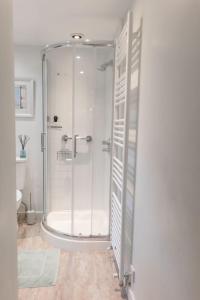 Vannituba majutusasutuses Honeysuckle Cottage Newton Ferrers