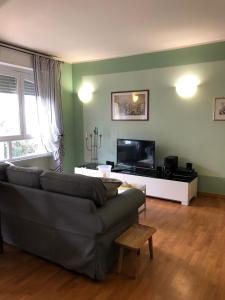 TV a/nebo společenská místnost v ubytování La Casa nel Borgo