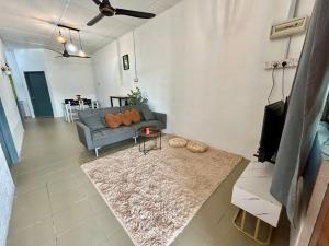 a living room with a couch and a rug at Cozy33#4pax#Wifi#NearAeonAlma#20minstobatukawan in Bukit Mertajam