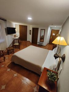Postel nebo postele na pokoji v ubytování Hostal La Posada