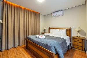 Cama ou camas em um quarto em Morada do Sol 302 - Apto novo em Gramado