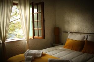 a bedroom with a bed and a window at Refúgio da Caniçada - T4, Piscina Aquecida Gerês in Geres +22 photos