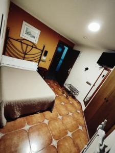 TV a/nebo společenská místnost v ubytování Hostal La Posada
