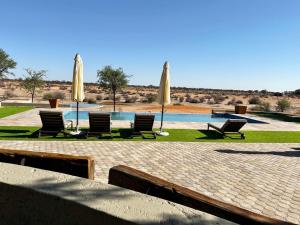 Bazén v ubytování SAROA Safari Lodge nebo v jeho okolí