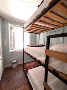 Postel nebo postele na pokoji v ubytování Hostal Perro Watón