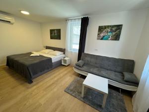 Letto o letti in una camera di Gostisce Sovdat