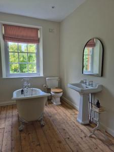 a bathroom with two sinks and a tub and a toilet at Little Plas in Crickhowell +63 photos
