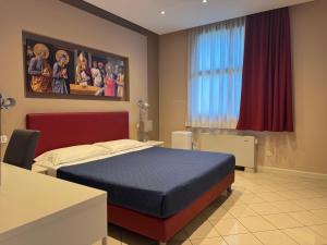 Giường trong phòng chung tại Delano Rooms