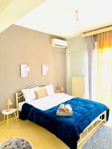 Un pat sau paturi într-o cameră la Cozy apartment 3 +8 fotografii