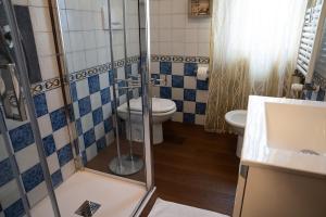 Ένα μπάνιο στο Elegante Alloggio con Parcheggio Gratuito +12 φωτογραφίες