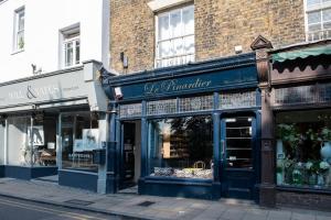 a store on the side of a street at Family friendly, sleeps 5, 3 mins to beach in Deal