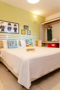 a bedroom with a large bed with a white bedspread at Pousada La Vie Jeri in Jericoacoara