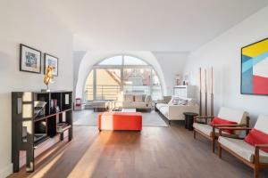 a living room filled with furniture and a large window at Stijlvol & lichtrijk Penthouse app met parking in Knokke-Heist