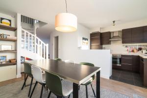 a kitchen and dining room with a table and chairs at Stijlvol & lichtrijk Penthouse app met parking in Knokke-Heist