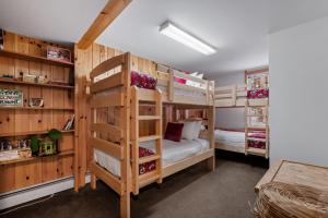 Ένα ή περισσότερα κρεβάτια σε δωμάτιο στο Classic Stratton Ski Chalet