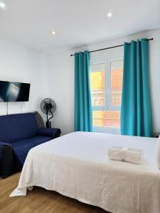 A bed or beds in a room at Apartamentos Day Madrid ILDEFONSO Centro Gran Via Sol Malasaña