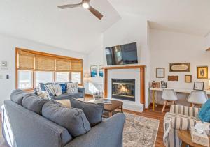 a living room with a couch and a fireplace at Lucky Dozen Lakehouse in Winchester