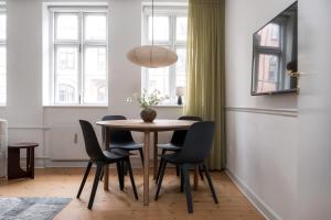 Телевизор и/или развлекательный центр в The Little Blue House 1 by Daniel&Jacob's