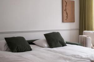 Кровать или кровати в номере The Little Blue House 1 by Daniel&Jacob's