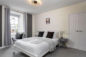 Ένα ή περισσότερα κρεβάτια σε δωμάτιο στο Castle Esplanade Apartment