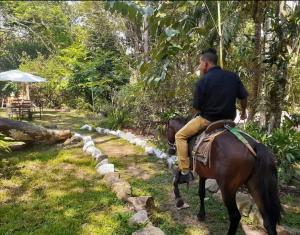 Επισκέπτες που μένουν στο finca del Río Copan