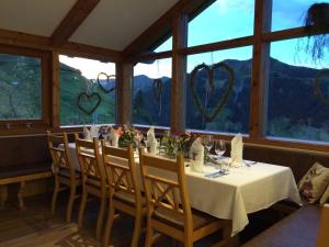 Ein allgemeiner Bergblick oder ein Berglick von der Ferienwohnung aus