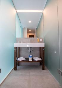 a bathroom with a sink and a mirror at Hotel Euro Moniz in Porto Moniz