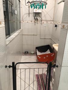 a small kitchen with a sink and a red cart at Apartamento com Wifi, Livros e Espaço Pet in Rio das Ostras
