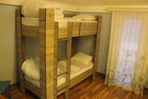 Ένα ή περισσότερα κρεβάτια σε δωμάτιο στο Pick me HOSTEL