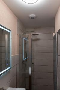 Koupelna v ubytování Top-moderne Ferienwohnung und Apartments auf früherem wunderschönen Bauernhof im Elbe-Elster-Kreis in Brandenburg bei Herzberg-Elster, Schönewalde, Holzdorf + 43 fotografií