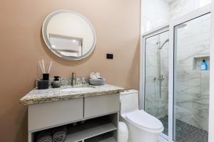Koupelna v ubytování Habitación-Exclusiva-Cómoda-Centrica + 24 fotografií