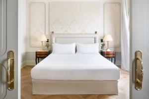 Postel nebo postele na pokoji v ubytování Hotel El Palace Barcelona