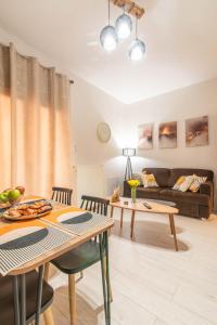 Posezení v ubytování Central Kastoria House One Δίχωρο Διαμέρισμα