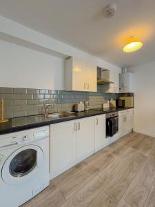 Η κουζίνα ή μικρή κουζίνα στο Thorpe Road, Norwich +1 φωτογραφίες