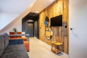 TV a/nebo společenská místnost v ubytování Apart-Invest Gimnazjalna 9