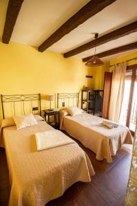 Postel nebo postele na pokoji v ubytování Casa Rural El Planet de Maella Casa rural en Castellon Casa rural con Jacuzzi Casa rural en Xert Casa rural cerca de Morella